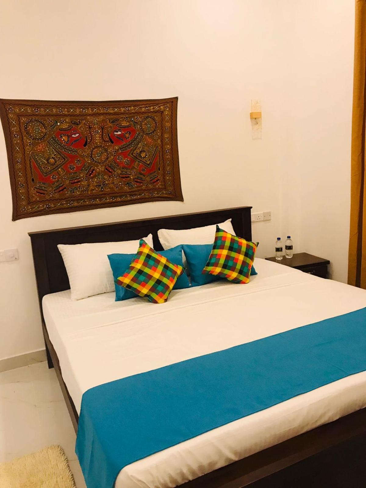 Sri White Villa Airport Boutique Hotel Katunayake Exterior photo