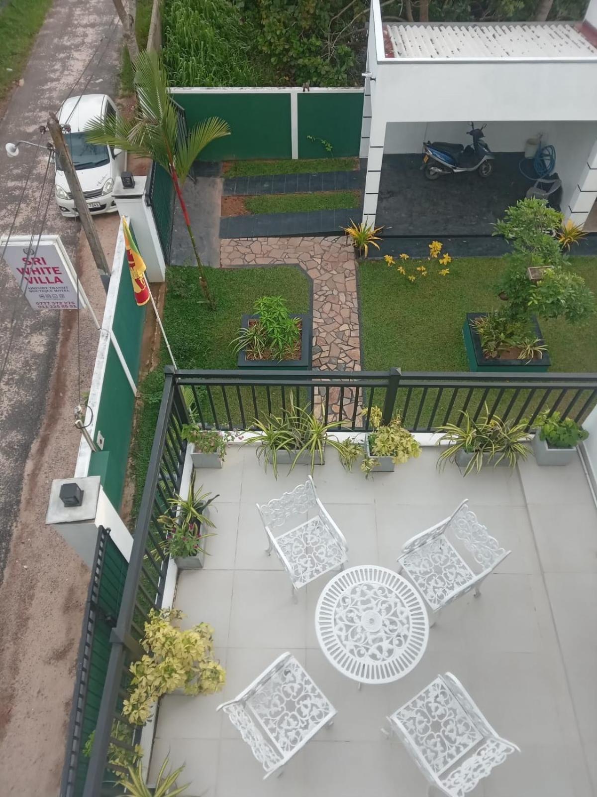 Sri White Villa Airport Boutique Hotel Katunayake Exterior photo