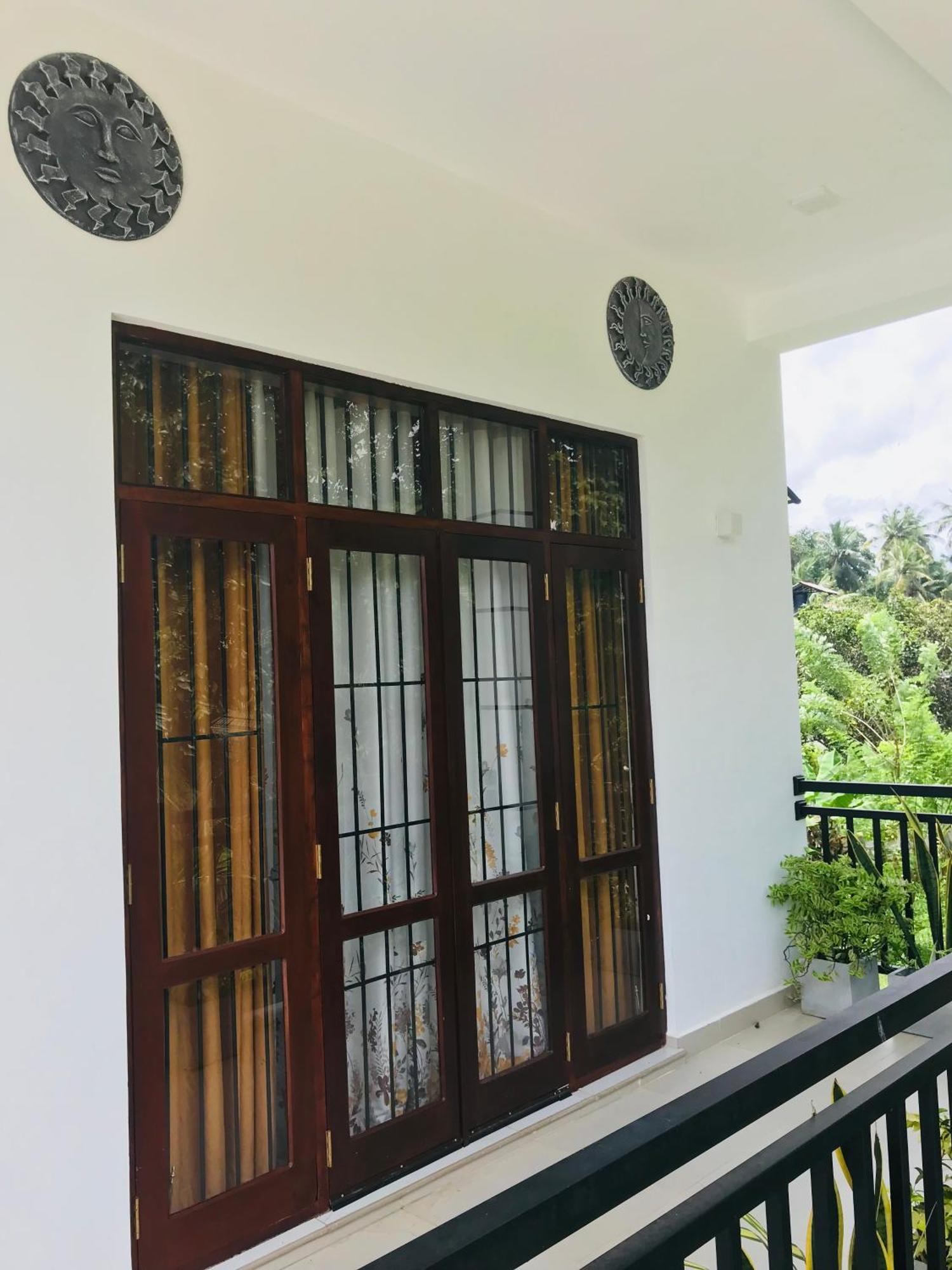 Sri White Villa Airport Boutique Hotel Katunayake Exterior photo