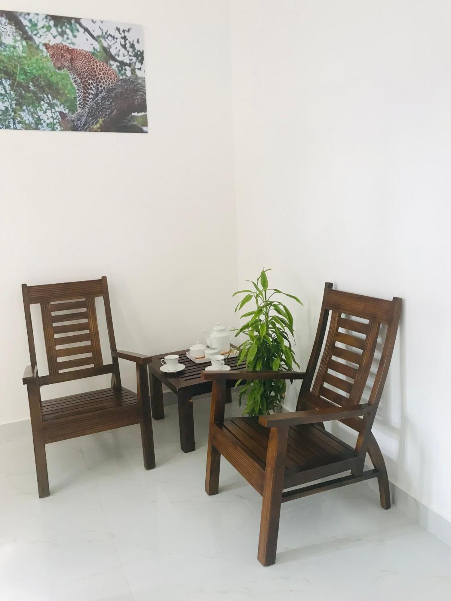Sri White Villa Airport Boutique Hotel Katunayake Exterior photo