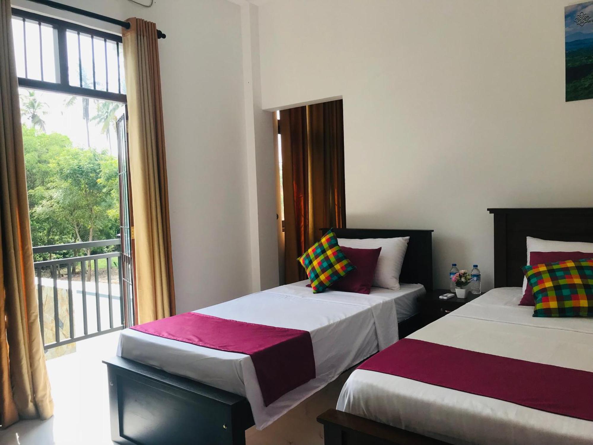 Sri White Villa Airport Boutique Hotel Katunayake Exterior photo
