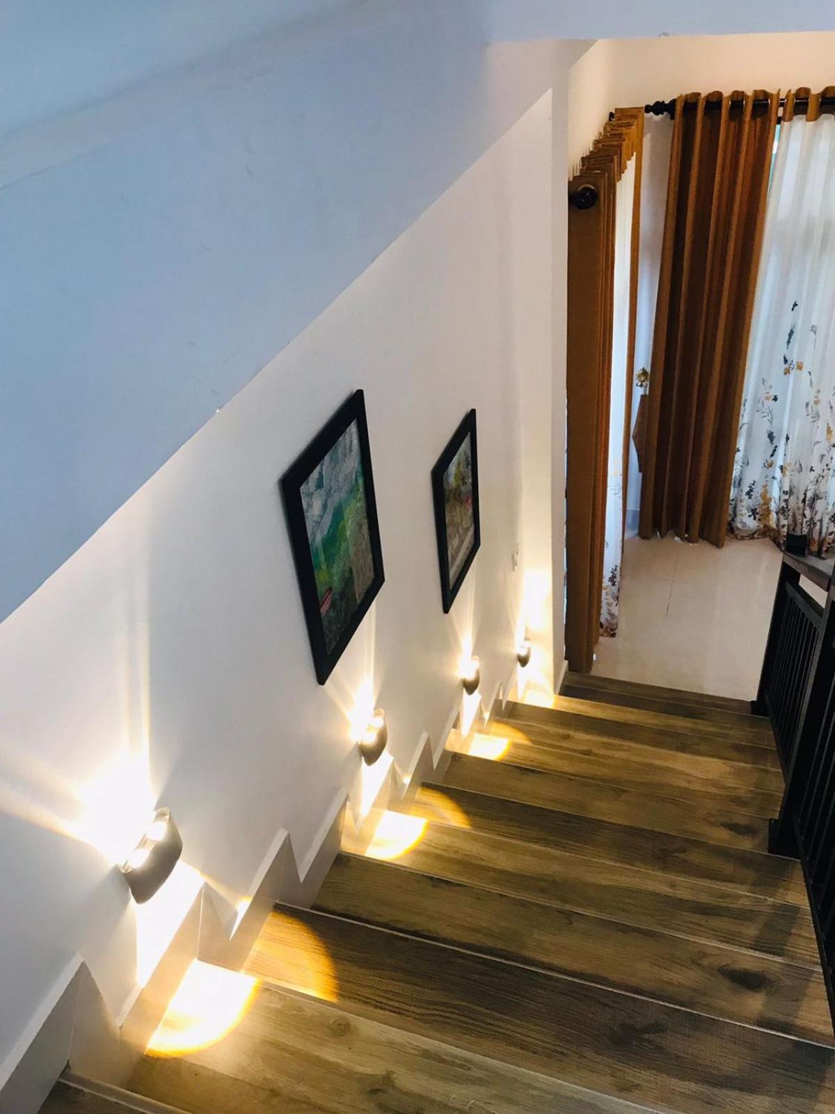 Sri White Villa Airport Boutique Hotel Katunayake Exterior photo